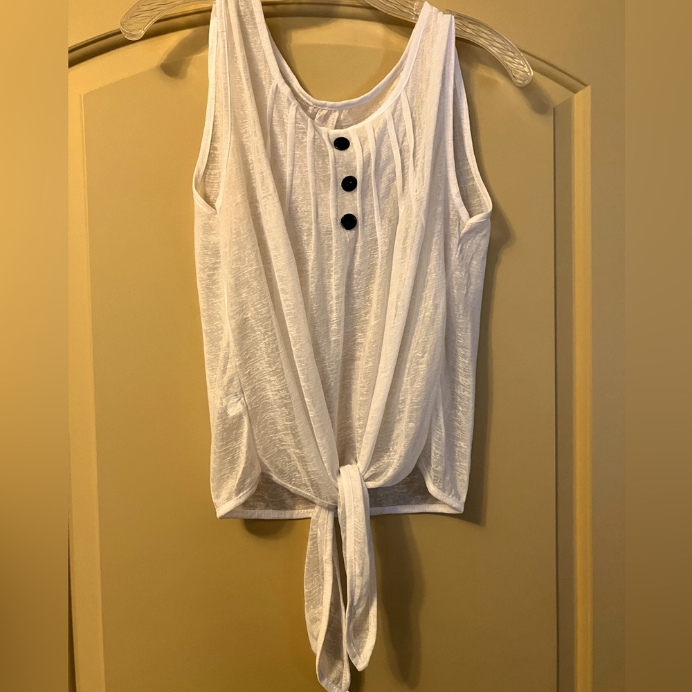 Woman XL Off-white Top. Semi-sheer. Scoop neck. Button & pleat detail. Front tie